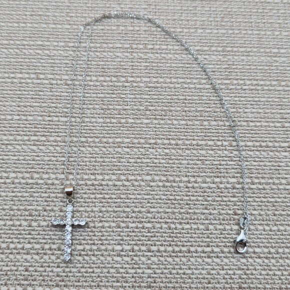 18 Inch Sterling Silver Cubic Zirconia Religious Cross Necklace A5719 - Picture 1 of 8